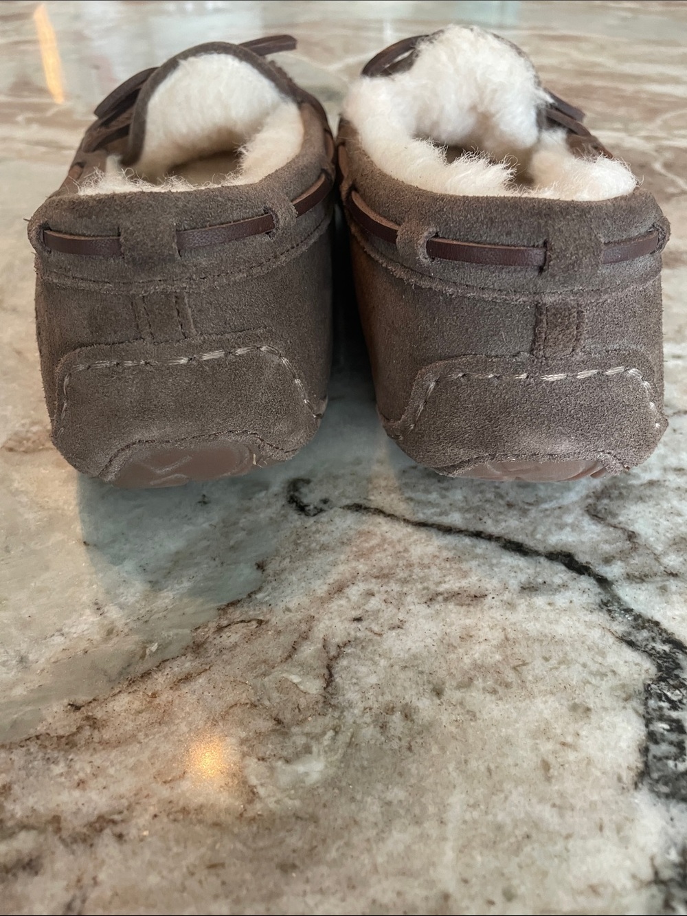 UGG Dakota Slipper Sherpa Lined Brown Loafer Shoe Size 9 - Picture 6 of 8